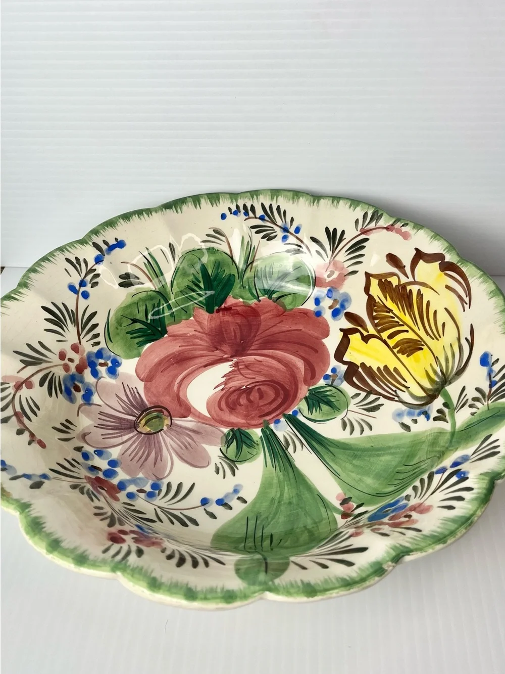 Nove Rose Hand Painted Italian Majolica Serving Bowl 11.5”